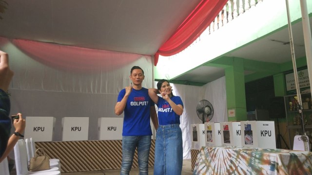 AHY dan Annisa Pohan Kompak Berkaus 'Jangan Golput' saat Nyoblos (21973)