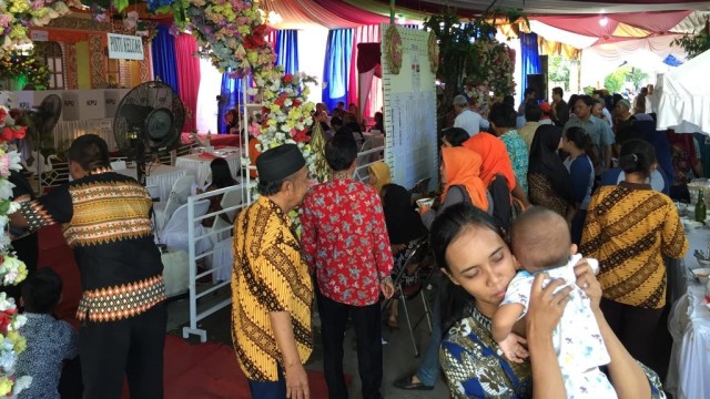 TPS 9 Gayamsari Semarang Yang Disulap Bak Pesta Pernikahan
