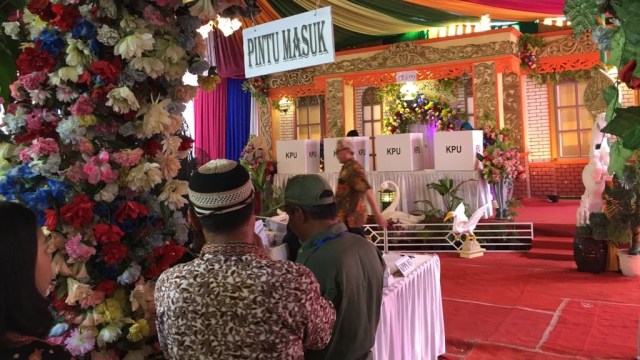 Susana di TPS 9 Gayamsari Semarang Yang Disulap Bak Pesta Pernikahan. Foto: Afiati Tsalitsati/kumparan