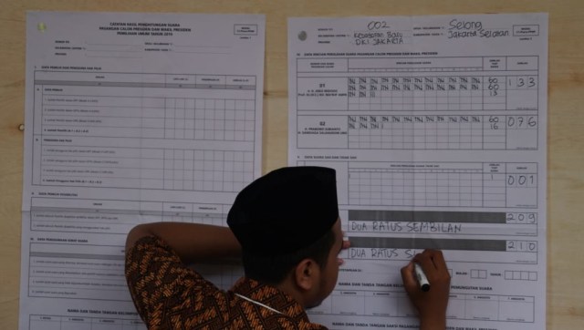 Penghitungan Suara di TPS tempat Sandiaga Uno mencoblos