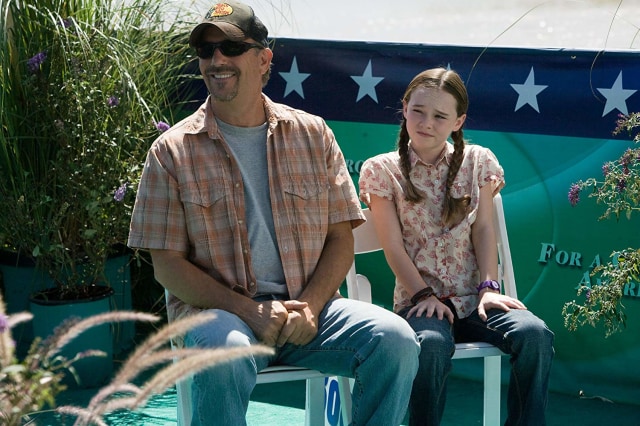 Kevin Costner dan Madeline Carol (Foto: IMDb)