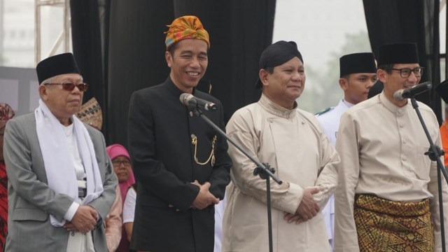 Paslon capres-cawapres nomor urut 01 dan 02 Jokowi-Ma'ruf dan Prabowo-Sandi menghadiri acara Deklarasi Pemilu Damai. Foto: Fanny Kusumawardhani/kumparan