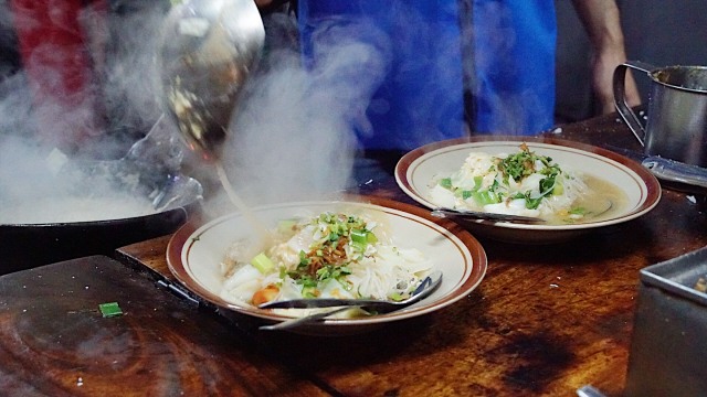 Proses memasak di Bakmi Djogja Mas Tok Foto: Safira Maharani/ kumparan