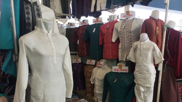 Baju muslim yang dijual di Pasar Tanah Abang. Foto: Nurul Nur Azizah/kumparan