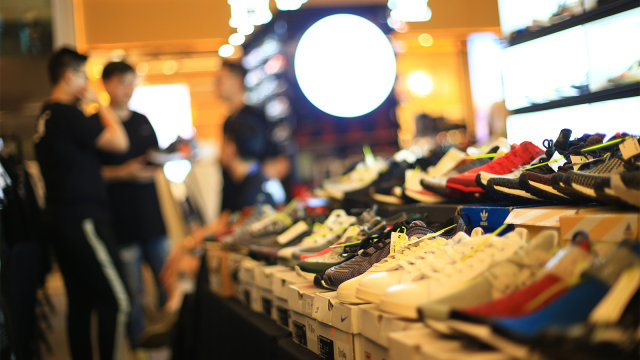 sepatu Sneaker