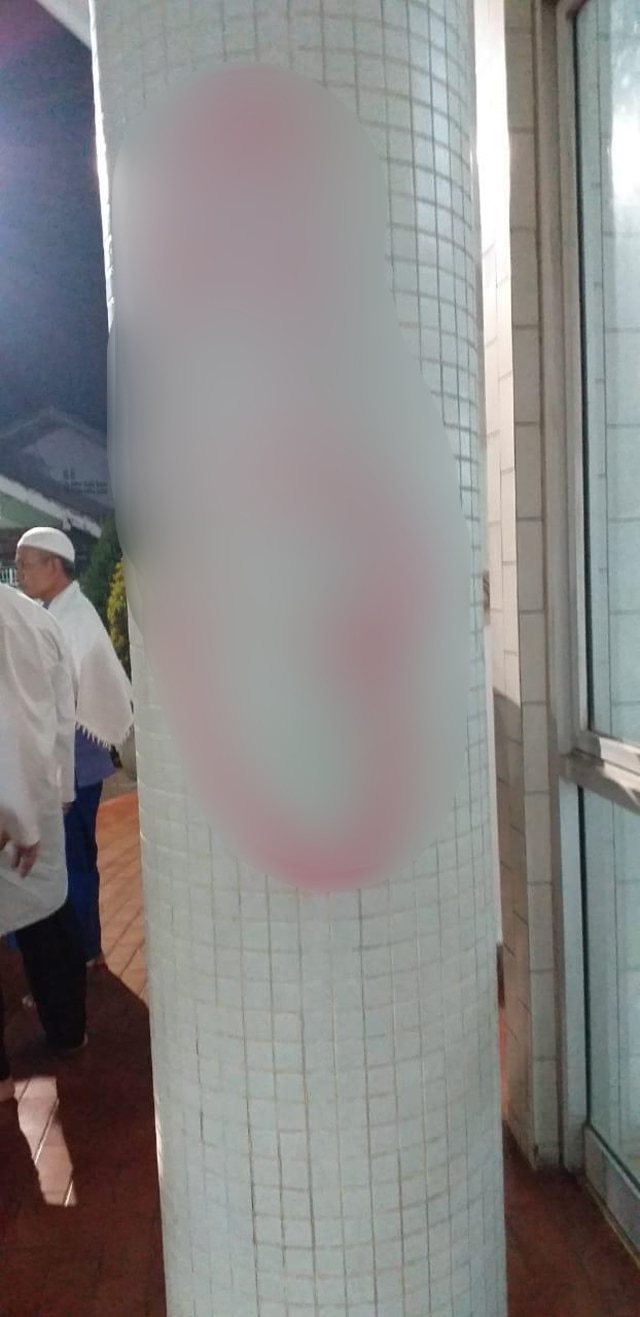 (NOT COVER) Masjid, Lebak Bulus, Vandalisme