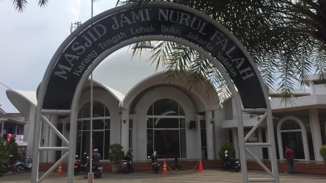 Masjid Jami Nurul Falah di Karang Tengah, Lebak Bulus, Jakarta Selatan