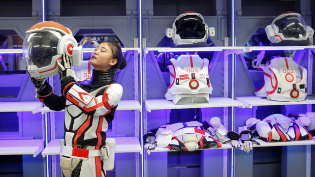 Foto: Bermain di 'Planet Mars' Buatan China (8885)