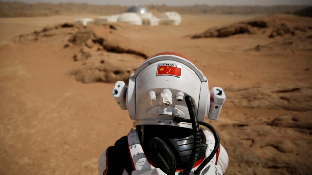 Foto: Bermain di 'Planet Mars' Buatan China (8898)