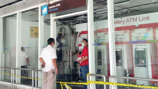 Suasana di ATM Center yang menjadi sumber terjadinya kebakaran di Bandara Ngurah Rai, Sabtu (20/4) - kanalbali/LSU