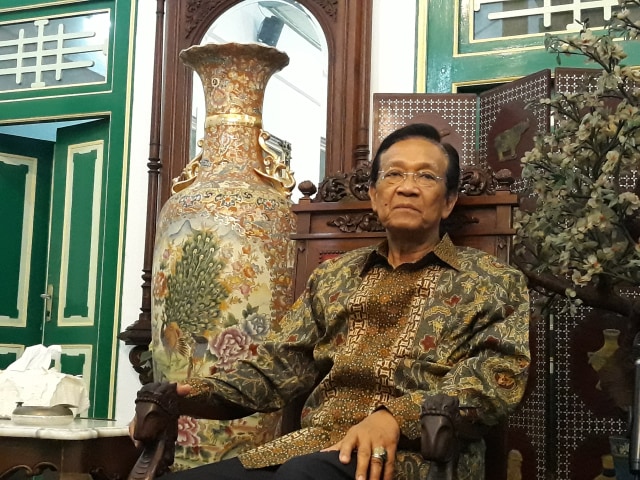Gubernur D.I.Yogyakarta, Sri Sultan Hamengkubuwono X, saat diwawancarai di Keraton Ngayogyakarta, Jumat (19/4/2019). Foto: ken.
