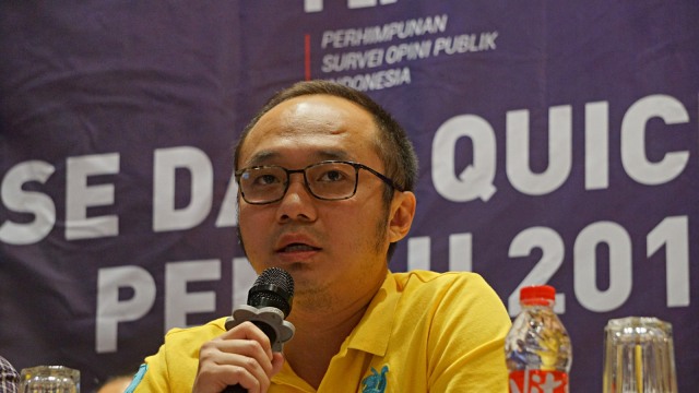 Direktur Eksekutif Charta Politika, Yunarto Wijaya saat berbicara dalam acara Expose Data Quick Count. Foto: Nugroho Sejati/kumparan