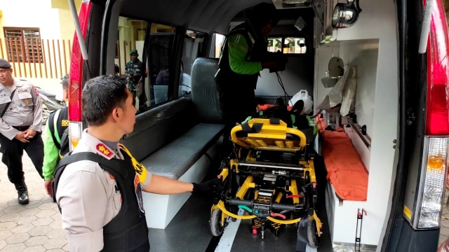 Polres Lumajang sediakan mobil kesehatan untuk pemeriksaan kesehatan bagi petugas kemananan yang menjaga PPK. Foto: Dok. Polres Lumajang