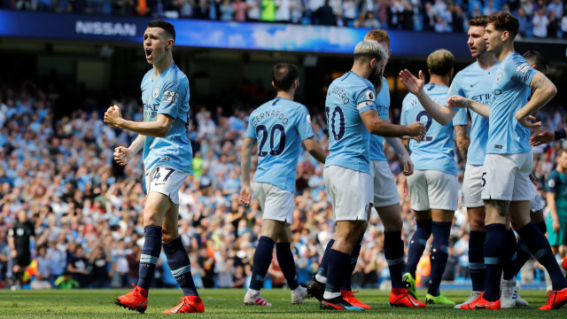 Selebrasi Phil Foden seusai mencetak gol bagi Manchester City di laga melawan Tottenham Hotspur Foto: REUTERS/Phil Noble