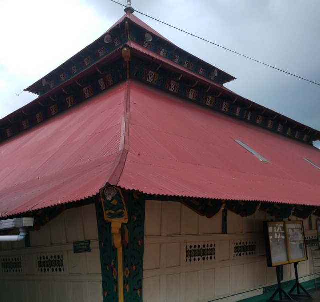 Masjid Agung Pondok Tinggi, Kota Sungai Penuh, Jambi. Foto: Yovy Hasendra