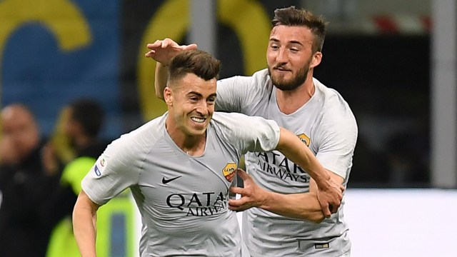 Selebrasi gol dari pemain AS Roma. Foto: REUTERS/Daniele Mascolo