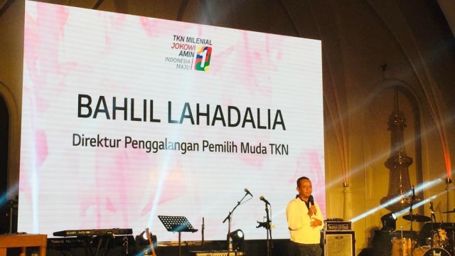 Direktur TKN Milenial, Bahlil Lahadalia, memberi sambutan dalam syukuran kemenangan Jokowi di The Pallas, SCBD, Minggu (21/4). Foto: Muhamad Darisman/kumparan