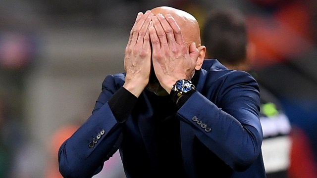 Ekspresi kekecewaan Spalletti di laga Inter vs Roma. Foto: REUTERS/Daniele Mascolo