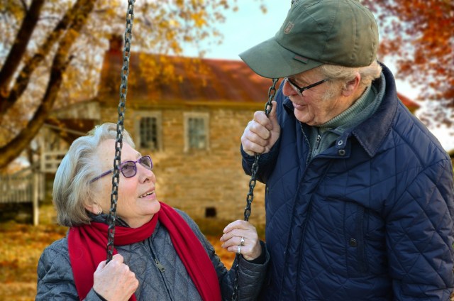 Ilustrasi pasangan bahagia sampai tua. (Foto: Pixabay)