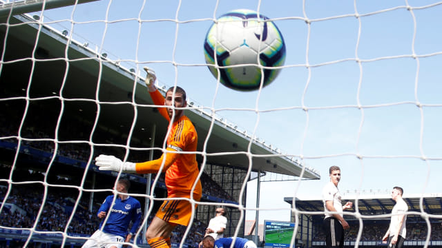Gawang United kebobolan lagi. Foto: REUTERS/Andrew Yates