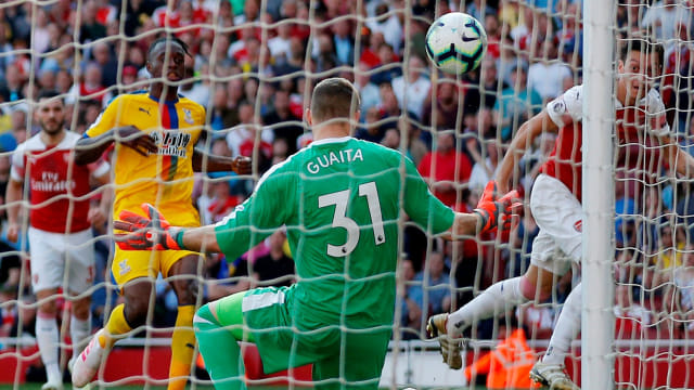Gol dari Mesut Oezil. Foto: Reuters/Matthew Childs