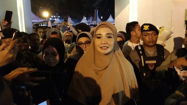 Potret Street Fashion ala Desainer Aceh (84070)