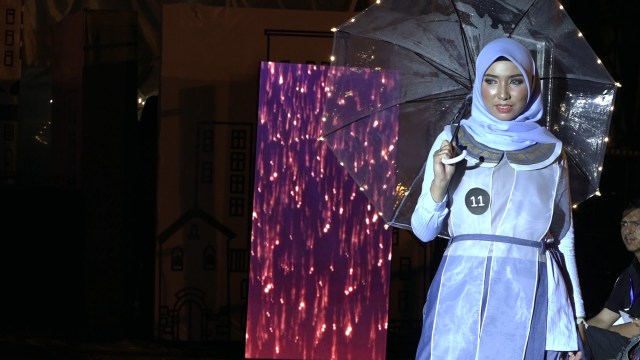 Potret Street Fashion ala Desainer Aceh (84076)