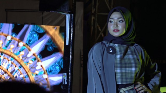 Potret Street Fashion ala Desainer Aceh (84077)