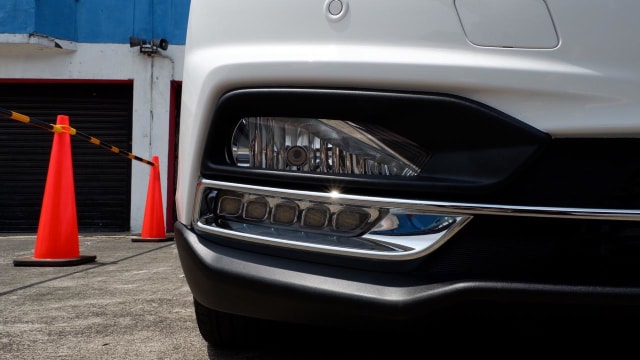 Efek Negatif Menggunakan Lampu Kendaraan yang Terlalu Terang | kumparan.com