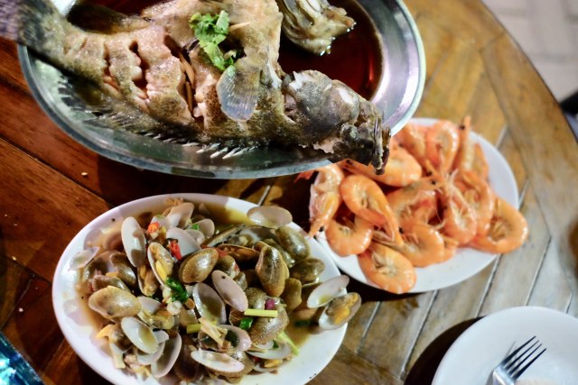 Menyantap Seafood Segar dan Lezat di Pondok Nelayan