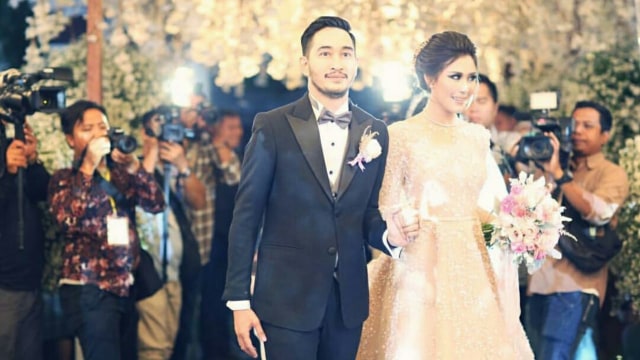 Syahnaz dan Jeje merayakan ultah pernikahan yang pertama. Foto: (Instagram/ritchieismail)