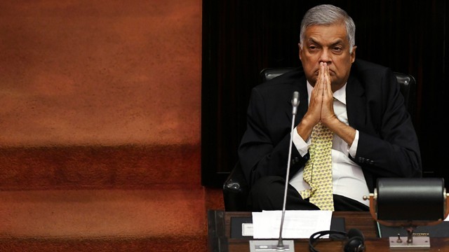 Perdana Menteri Sri Lanka, Ranil Wickremesinghe saat di parlemen. Foto: AFP/LAKRUWAN WANNIARACHCHI