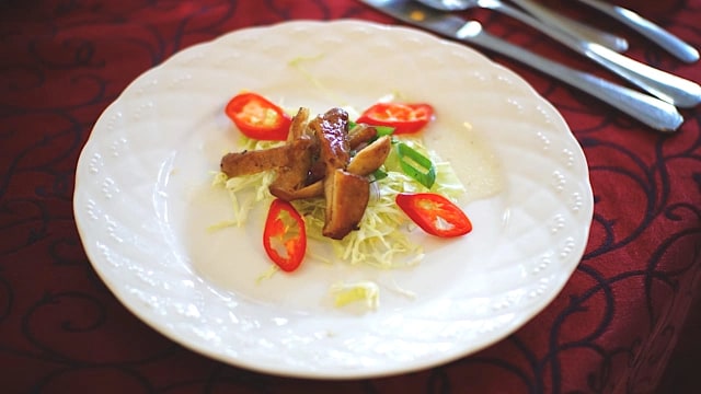 Salad ayam panggang.