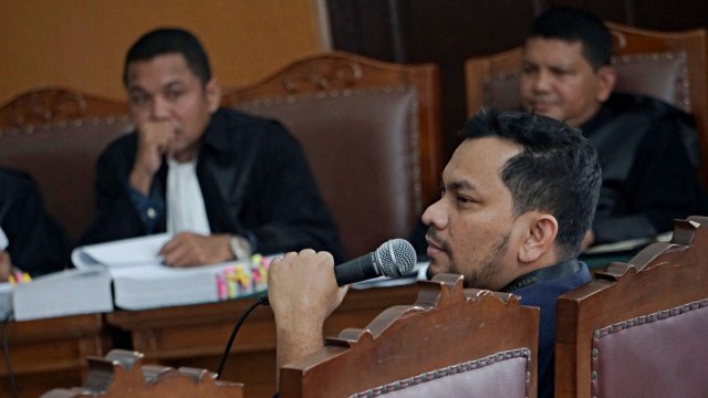 Penyanyi Tompi berbicara sebagai saksi dalam sidang lanjutan Ratna Sarumpaet. Foto: Fanny Kusumawardhani/kumparan