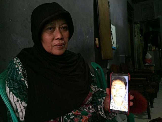 Rudi Mulia Prabowo, Ketua KPPS di Kelurahan Pisangan Baru yang meninggal karena kelelahan (NOT COVER)