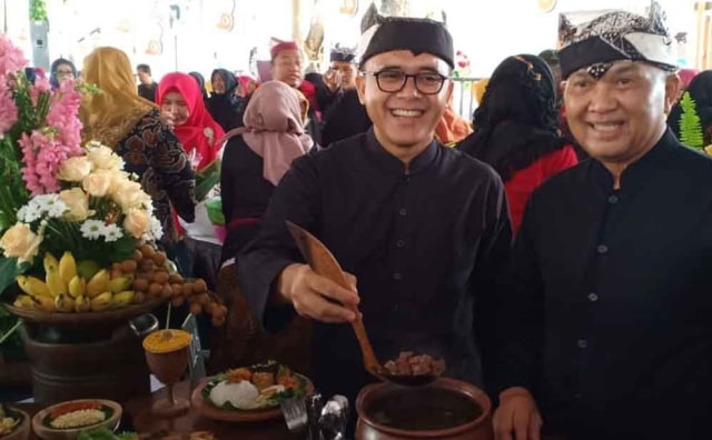 Abdullah Azwar Anas membuka Festival Banyuwangi Kuliner