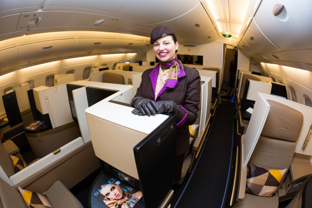 Pramugari Etihad Airways Foto: Shutter Stock