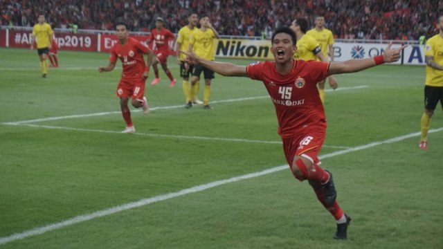 Selebrasi Sandi Sute usai mencetak gol dalam pertandingan Persija Jakarta vs Ceres Negros di Stadion Utama GBK, Jakarta, Selasa (23/4). Foto: Irfan Adi Saputra/kumparan