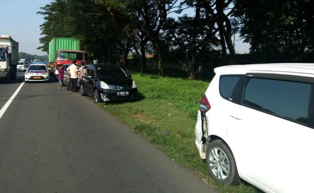 Empat kendaraan yang terlibat kecelakaan di Tol Waru