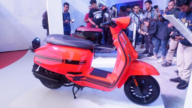 Vespa S 125 i-get 2020 vs Lambretta V125 Special, Pilih yang Mana? (1486780)