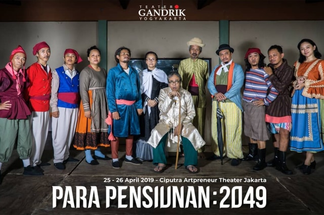 Teater Gandrik 'Para Pensiunan 2049' Foto: Instagram @kayanproduction