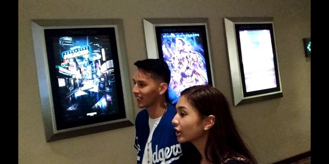 Daniel Wenas dan Mikha Tambayong di XXI Mall Kelapa Gading, Jakarta Utara, Selasa (23/4)
