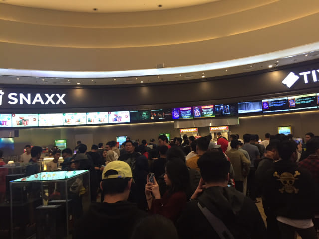 Suasana penonton di Cinemaxx Maxx Box Lippo Village, Karawaci