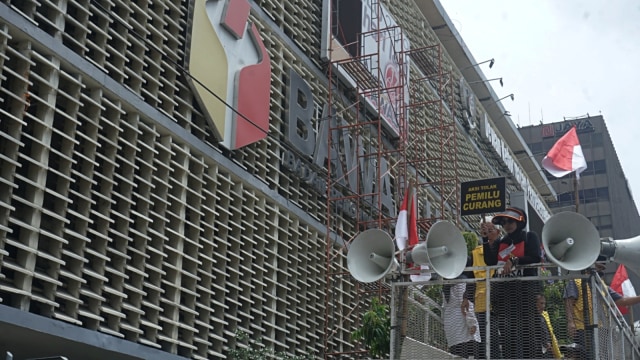 Massa aksi lawan pemilu curang di depan Gedung Bawaslu, Jakarta. Foto: Irfan Adi Saputra/kumparan