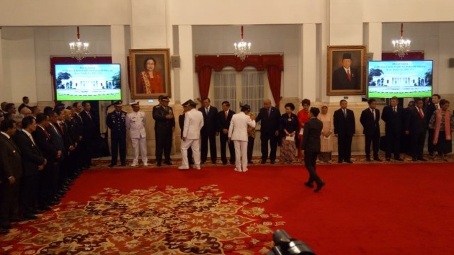 Pelantikan Gubernur Murad Ismail dan Wagub Maluku Barnabas Orno oleh Presiden Jokowi di Istana Negara