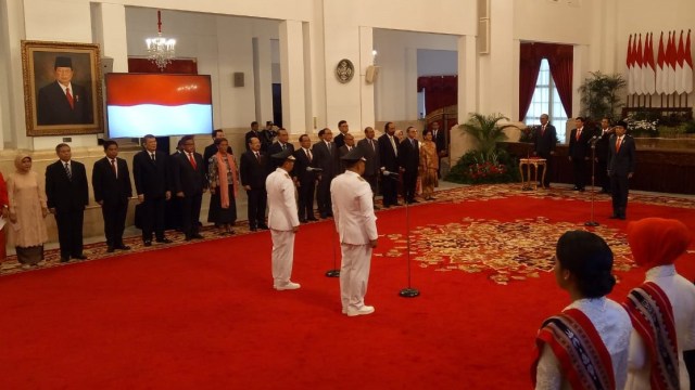 Pelantikan Gubernur Murad Ismail dan Wagub Maluku Barnabas Orno oleh Presiden Jokowi di Istana Negara. Foto: Fahrian Saleh/kumparan