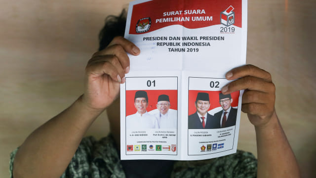Petugas KPPS melakukan penghitungan suara di TPS 221 Panti Sosial Bina Laras Harapan Sentosa 1 Cengkareng, Jakarta Barat. Foto: ANTARAFOTO/Nova Wahyudi