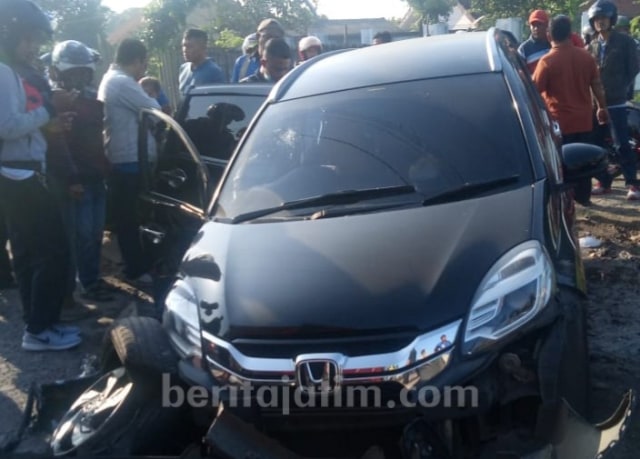 Kecelakaan Beruntun Libatkan 3 Kendaraan di Balongbendo