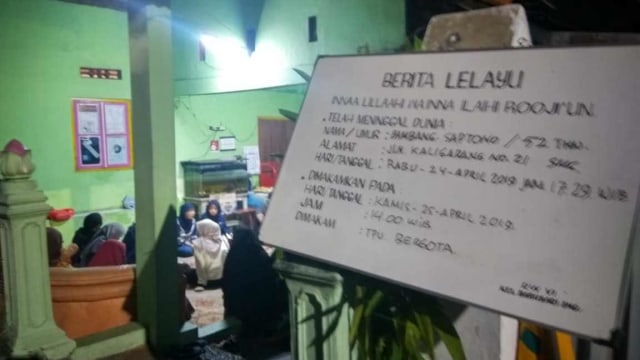 Suasana rumah duka Bambang Saptono di Semarang Foto: Afiati Tsalitsati/Kumparan