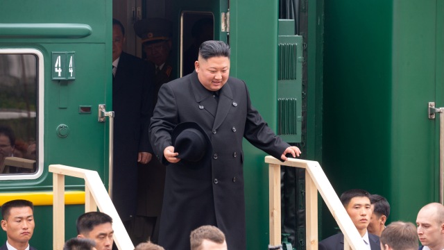 Kebiasaan Aneh Kim Jong-un Saat Traveling, Bawa Toilet Pribadi Hingga Mesin Mi (312174)